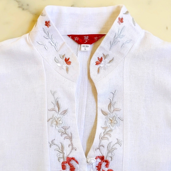 NWOT. Linen and Cotton Top w/Multicolor Embroidered Flowers & Handmade Buttons. - Picture 6 of 8